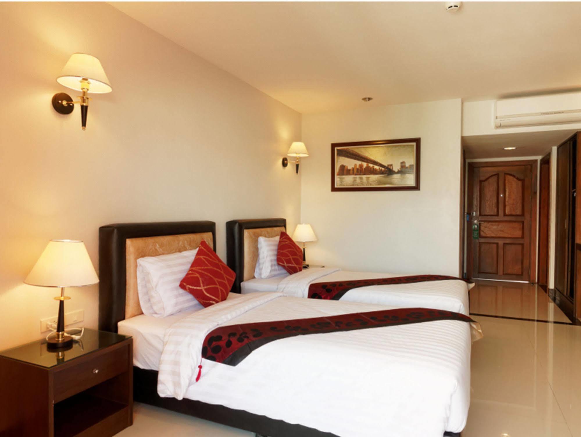 Pattaya Blue Sky Hotel Екстериор снимка