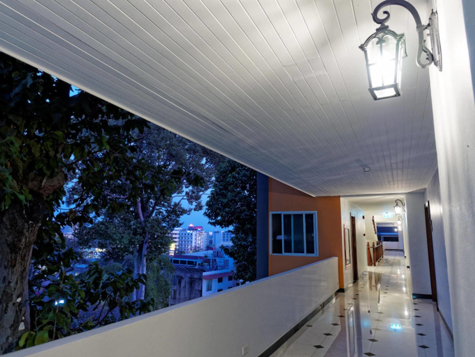 Pattaya Blue Sky Hotel Екстериор снимка