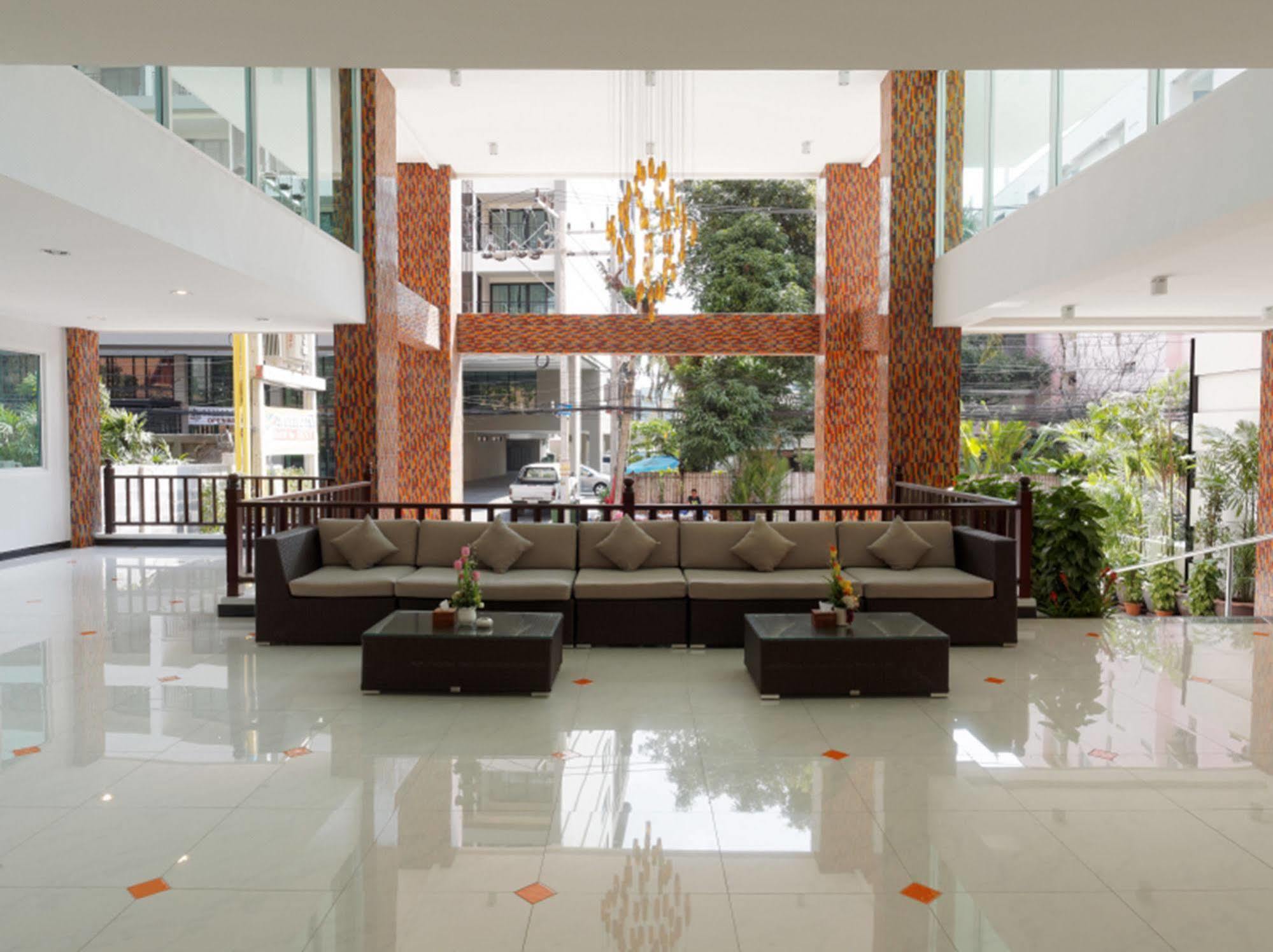 Pattaya Blue Sky Hotel Екстериор снимка